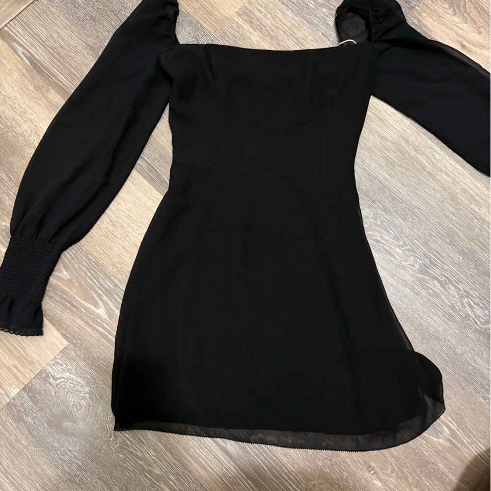 Aritzia Wilfred Sheer long sleeve dress